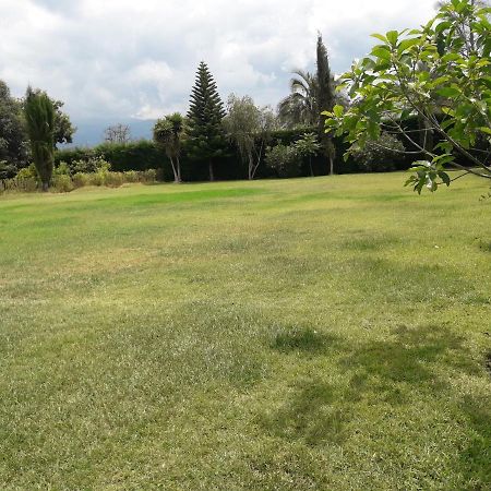 Quinta La Gardenia Hotel Puembo ภายนอก รูปภาพ