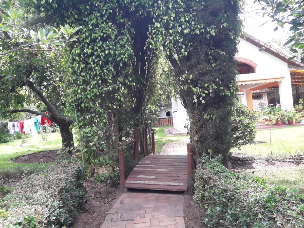Quinta La Gardenia Hotel Puembo ภายนอก รูปภาพ